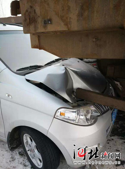 网友“无言有眼1”在百度贴吧发布的事故现场图片。