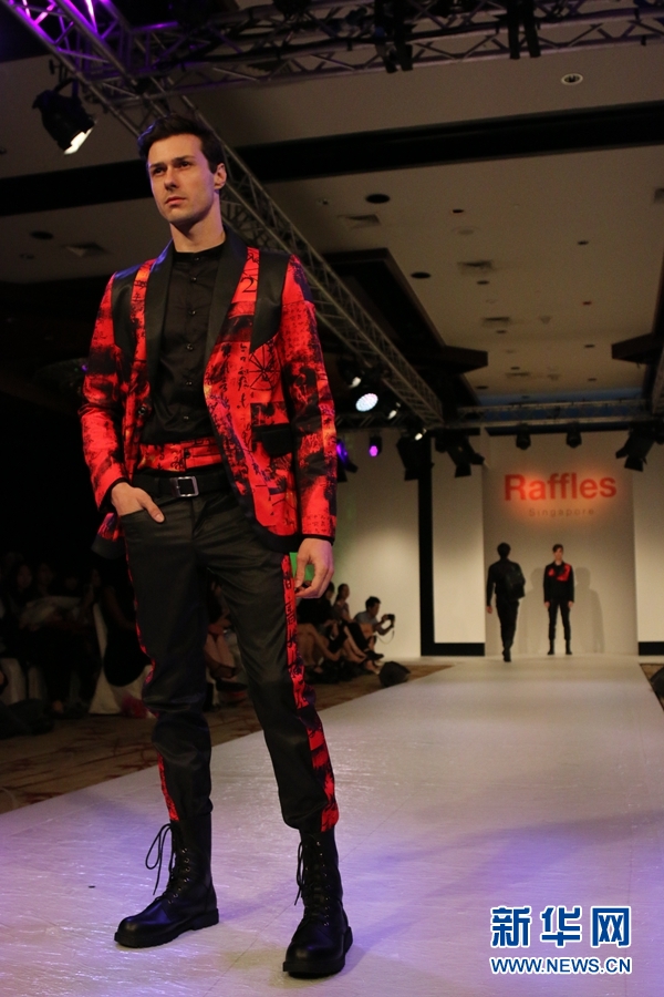 图为莱佛士高等教育学院时尚设计专业毕业生钟浩文毕业设计系列“Words and Symbols” 摄影 符传威