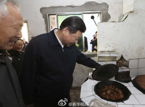 2014年12月14日，习近平走进江苏省镇江市丹徒区世业镇永茂圩的村民洪家勇家，进厨房掀开锅盖。