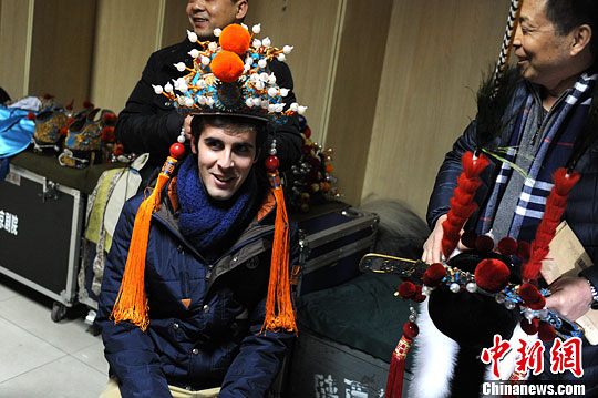 外国留学生走进戏班后台感受中国传统文化|剧