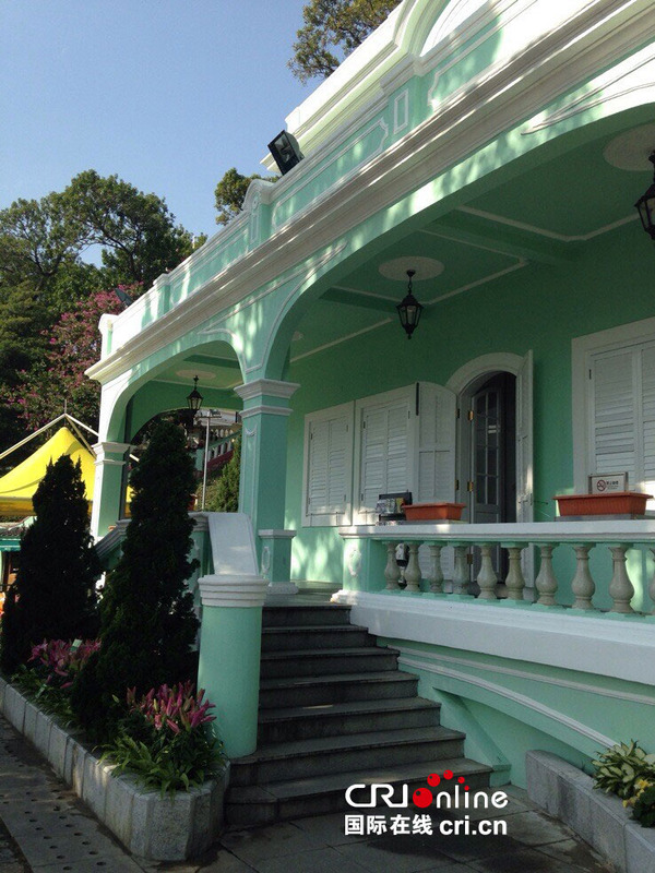 浅绿色外墙的澳门龙环葡韵葡式住宅博物馆