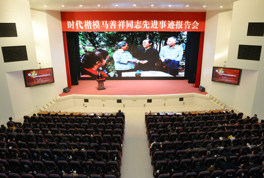 12月19日，时代楷模马善祥同志先进事迹报告会在市委礼堂举行。 记者 巨建兵 摄