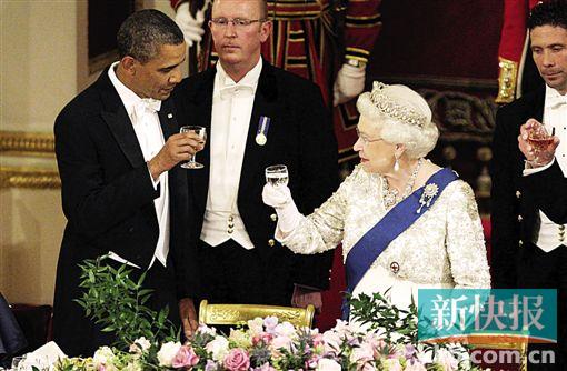 ■敬酒没问题,但在国歌演奏时敬酒就不合适了。