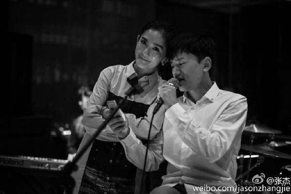  张杰 庆生 谢娜 爱相随 双冰做伴柏芝搞怪| 微博 