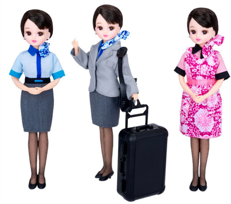 宣传空姐新制服 日本公司打造俏丽仿真娃娃(图