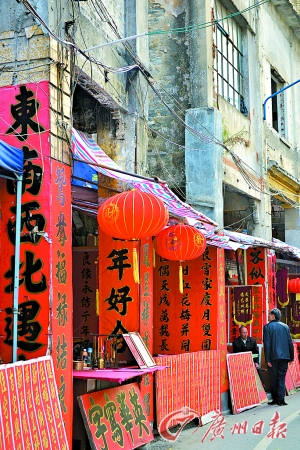 挥春街头难坚守 弄墨甲子八旬叟|书法家|民俗_