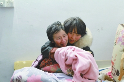 省残联将对<em>白发</em>女孩慧敏一家实施长期帮扶|张