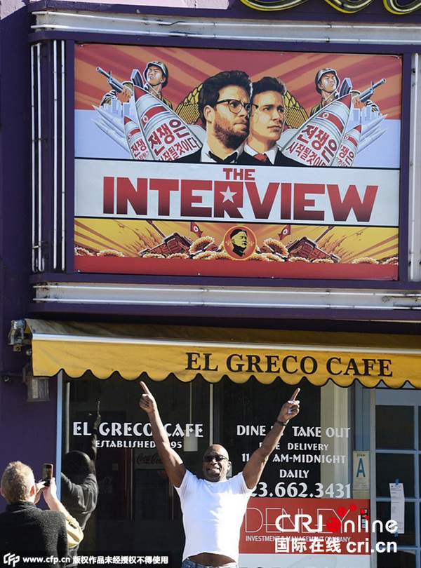 当地时间2014年12月25日，美国民众前往电影院观看《刺杀金金正恩》电影。图片来源：CFP