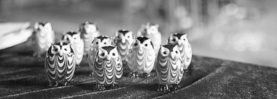 韩美林在博山设计指导制作的琉璃制品 资料图片