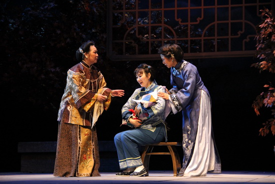 天津人艺镇院大戏《<em>婢女</em>春红》开启巨龙戏剧季
