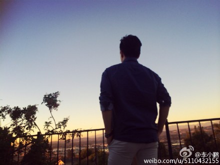 奥莉为李小鹏拍照 网友赞有当摄影师的潜质(图