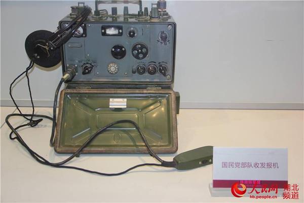 中华雄兵光耀异域部分，国民党部队收发报机（摄影倪雪璐）
