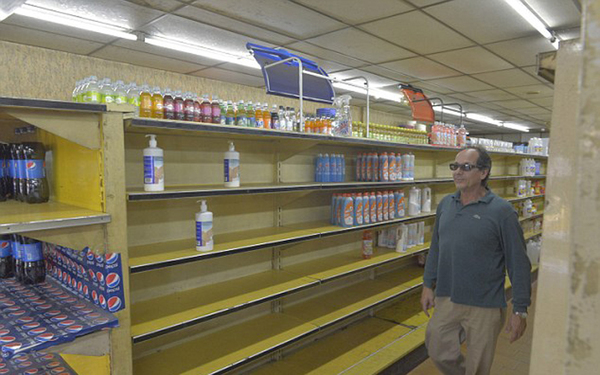 委内瑞拉日常用品短缺催生新行业:替人排队购