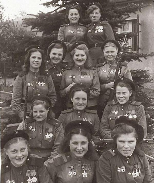 照片中的12名苏联女狙击手在二战期间共击毙德军775人。