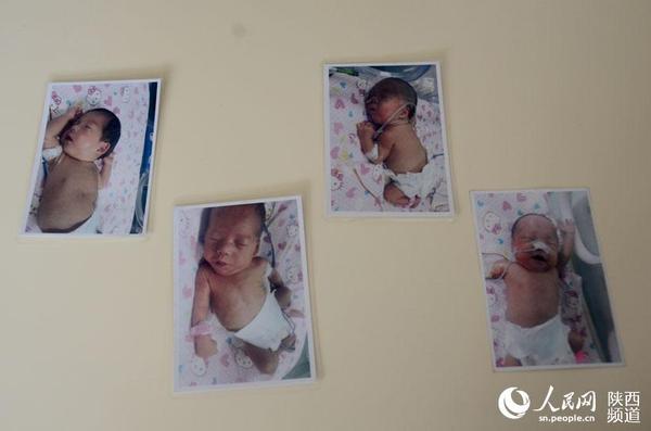四个女儿出生时，赵建华让医生用手机给拍的照片，从左到右为老大、老二、老三、老四   梁锦/摄