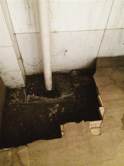 家里墙<em>长毛</em> 暖气常漏 出门路不平 <em>还没</em>路灯|小区