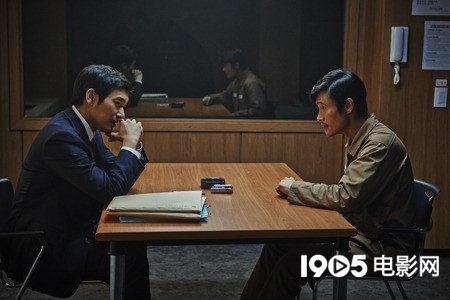 《局内人》曝剧照 曹承佑,李秉宪对立剑拔弩张