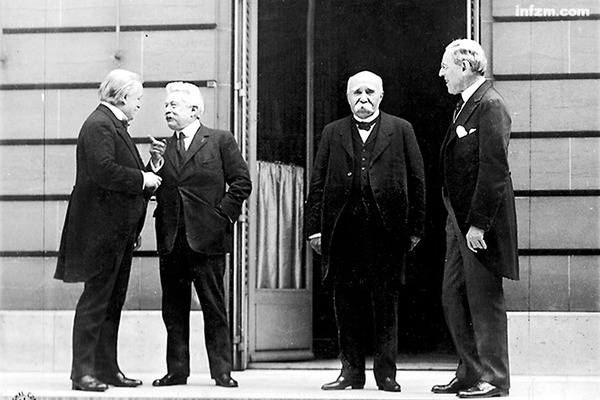 巴黎和会上的四巨头：威尔逊、克里孟梭、劳合·乔治、奥兰多（从右至左） （南方周末资料图/图）
