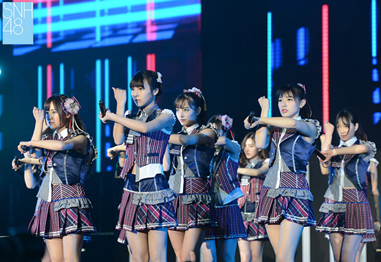 　　 粉丝缔造年度感动剧情 偶像现场精彩献演