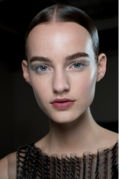 东方水墨中的傲骨竹韵 阿玛尼高定妆容