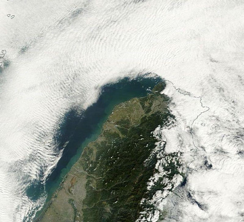波状云下的台湾卫星影像曝光 格外美丽(图)|郑