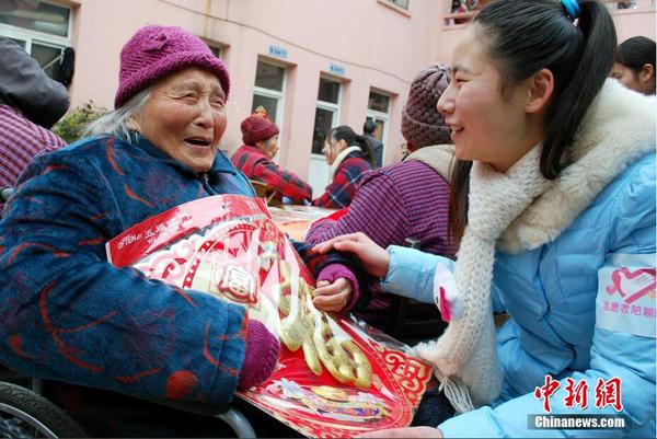 大学生志愿陪聊为空巢老人送关爱|老人|老年