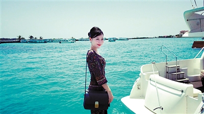 周雪妮因工作原因四处飞行，在多地留下了自己的美丽身影。