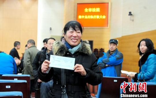 徐州农民工等200余名债权人领3000多万元欠款