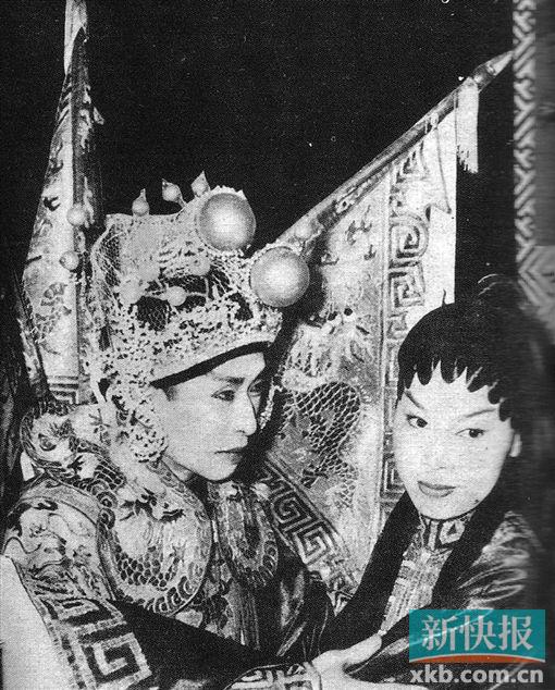 ■吸收京剧艺术特色的粤剧《王宝钏》,新马师曾演薛平贵,芳艳芬饰王宝钏。