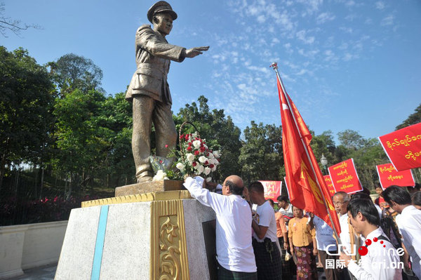 当地时间2015年2月13日，缅甸仰光，民众纪念昂山将军诞辰100周年活动。图片来源:Soe Than WIN/CFP