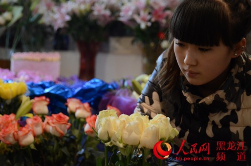 情人节预约登记结婚人数增多 鲜花销售火爆|新