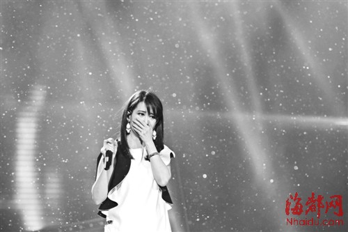唱到情动时，孟庭苇自己也不禁落泪