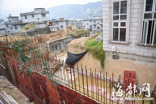 福州一别墅业主私挖地下室 违建面积达上千平