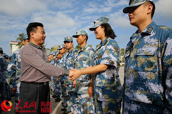 三沙市委、市长书记肖杰春节慰问西沙某水警区（吴亚铁摄）