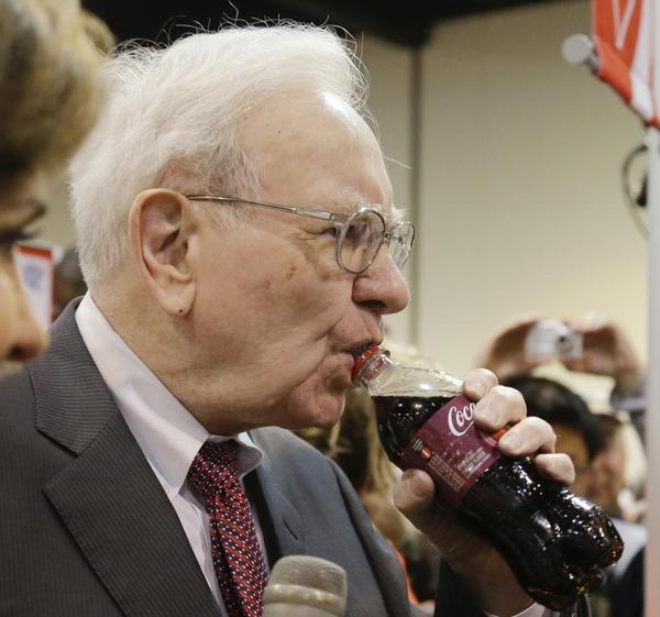 84岁股神巴菲特自曝养生之道:每天喝5瓶可乐|