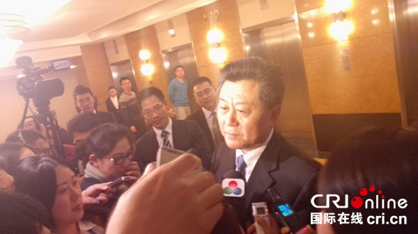 李刚:不能因旅游业人数增长影响澳门居民的生