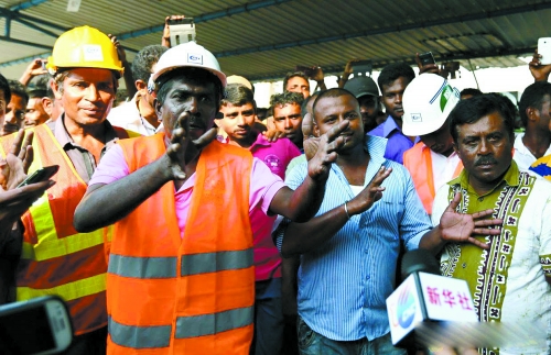 斯里兰卡工人集会抗议政府决定|项目|复工