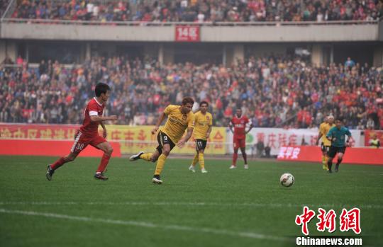 中超联赛:广州恒大2比1战胜重庆力帆|中超联赛