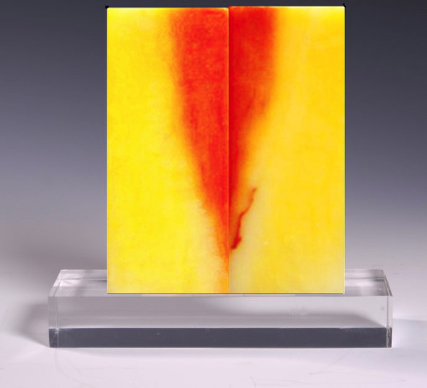 图四 黄底红对章