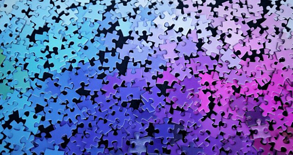 完整的拼图长70厘米，宽50厘米，售价合人民币334元(网页截图)