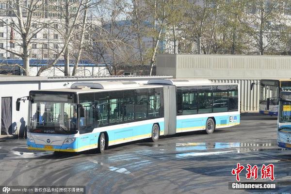 全国最长纯电动公交车北京上路 长达18米可载