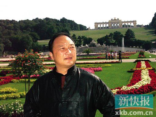 广东省美术家协会少儿艺委会 周凤甫,江苏南京师范大学美术系硕士研究生毕业。现为广东省教育厅教研院体艺科主任,广东省美术家协会少儿艺术委员会主任。