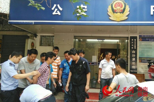 嫌疑人被带到派出所
