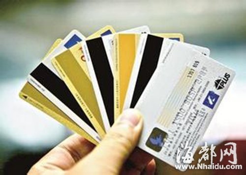 废旧银行卡磁条引收藏热 含个人信息不可转卖