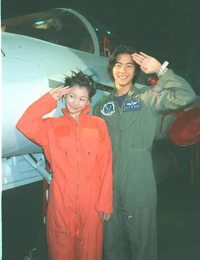 　　徐若瑄（左）与周俊伟。