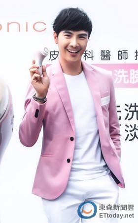 谢佳见除了人帅,私<em>底下</em>对<em>女友</em>也相当贴心
