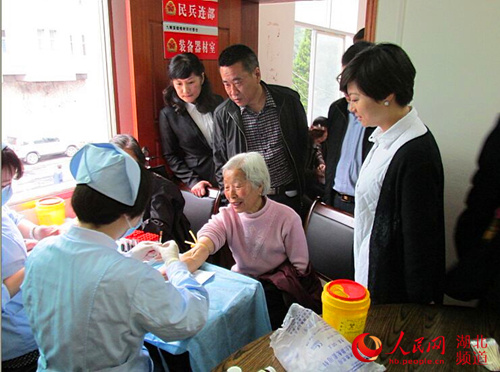 湖北省出入境检验检疫局三万工作组义诊到山村