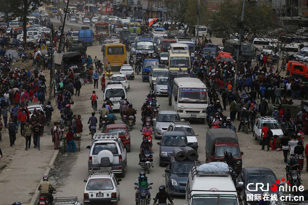 尼泊尔加德满都外地务工人员地震后纷纷返家(