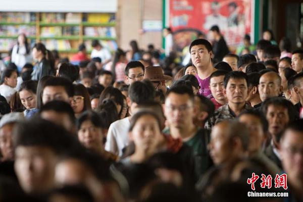 五一返程客流高峰 太原火车站人头躜动|旅客