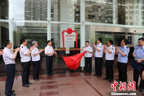 百年罗湖桥文明新窗口:罗湖边检站获全国文明